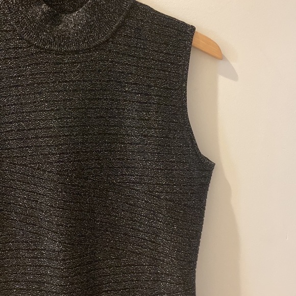 Dana Buchman large top black metallic threads sleeveless - Picture 2 of 12